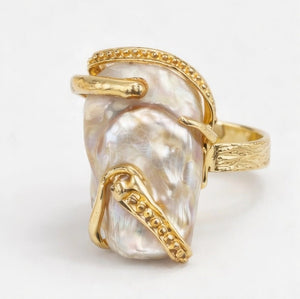Baroque Pearl Statement Ring – Gold - ELLY