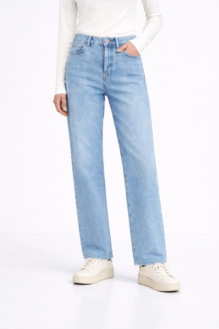 Classic Light Wash Flared Jeans - ELLY