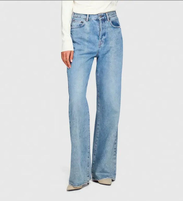 Classic Light Wash Flared Jeans - ELLY