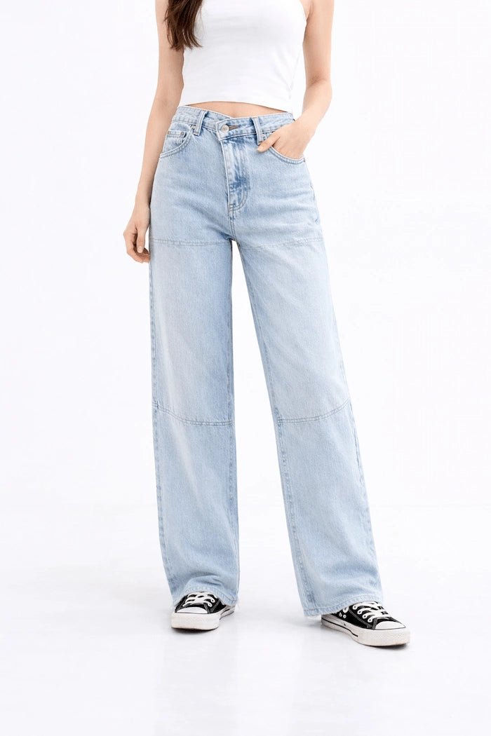 High - Waisted Straight - Leg Light Wash Jeans - ELLY