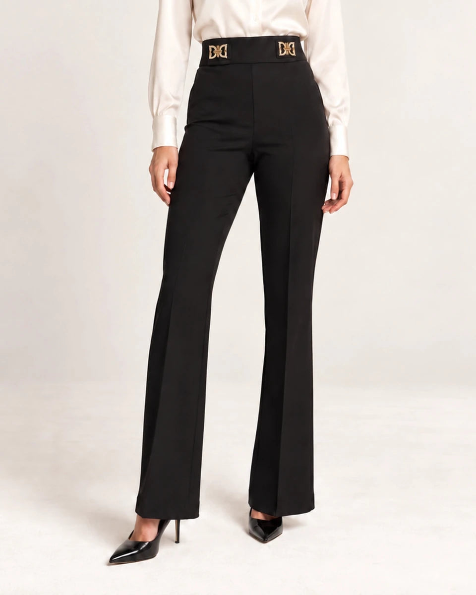 Close-up of black Pantaloni Flared con Dettagli Laterali showing the high waist, gold-tone waist details and flared legs.