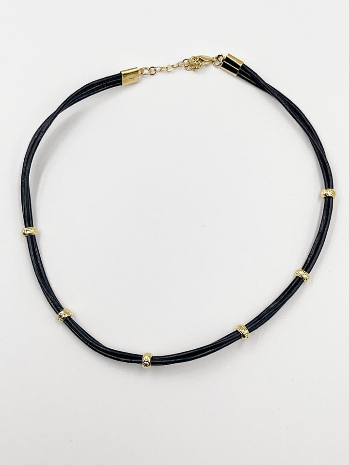 Genuine leather choker, fastened with an 18-karat gold-plated brass buckle - ELLY