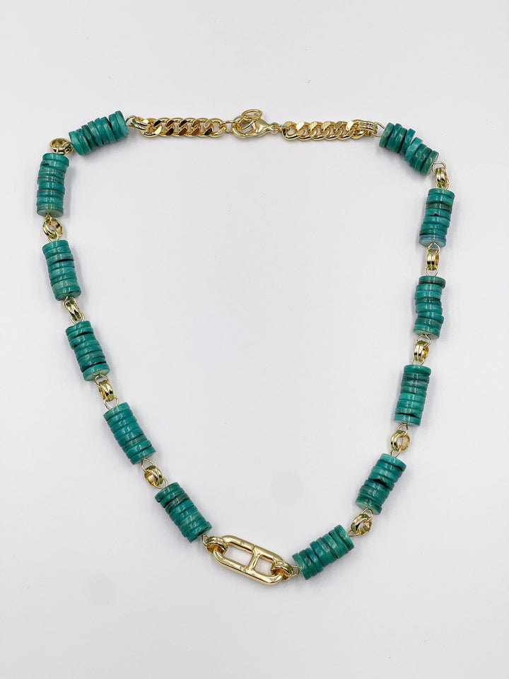Stunning necklace, featuring an 18-karat gold-plated chain and gorgeous colored nacre stone - ELLY
